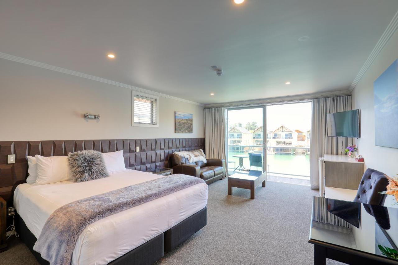 Marsden Lake Resort Central Otago クロムウェル エクステリア 写真 A typical hotel room