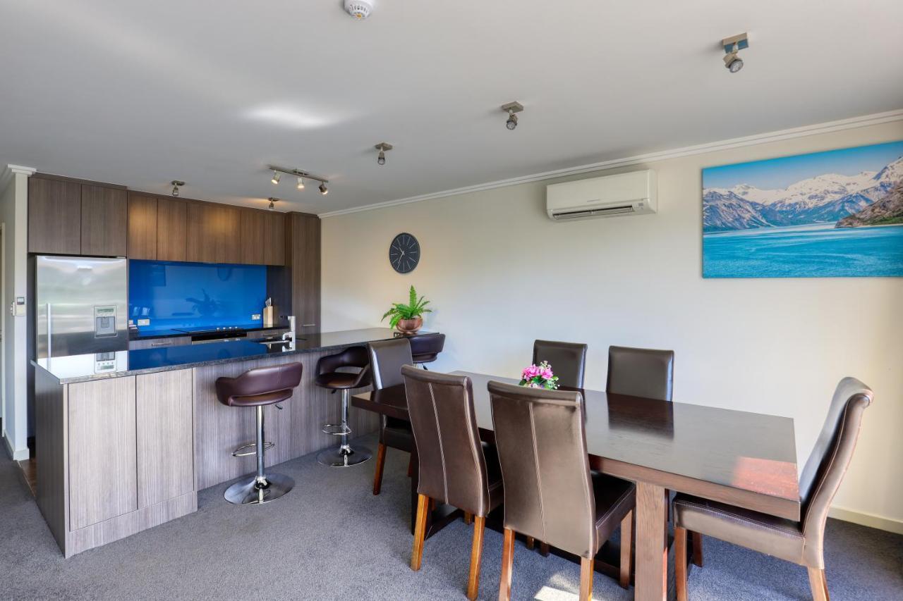 Marsden Lake Resort Central Otago クロムウェル エクステリア 写真 A kitchen and dining room in a typical apartment