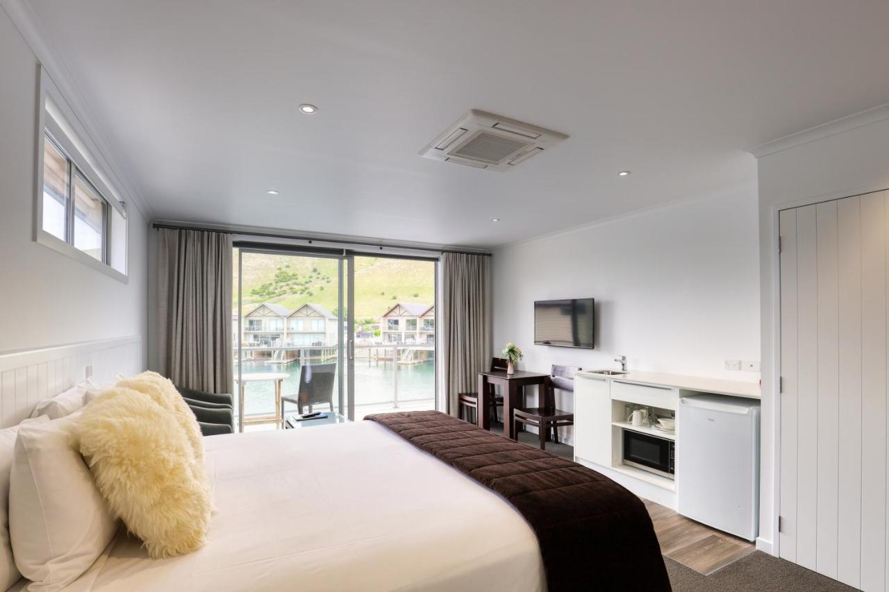 Marsden Lake Resort Central Otago クロムウェル エクステリア 写真 A room at the hotel