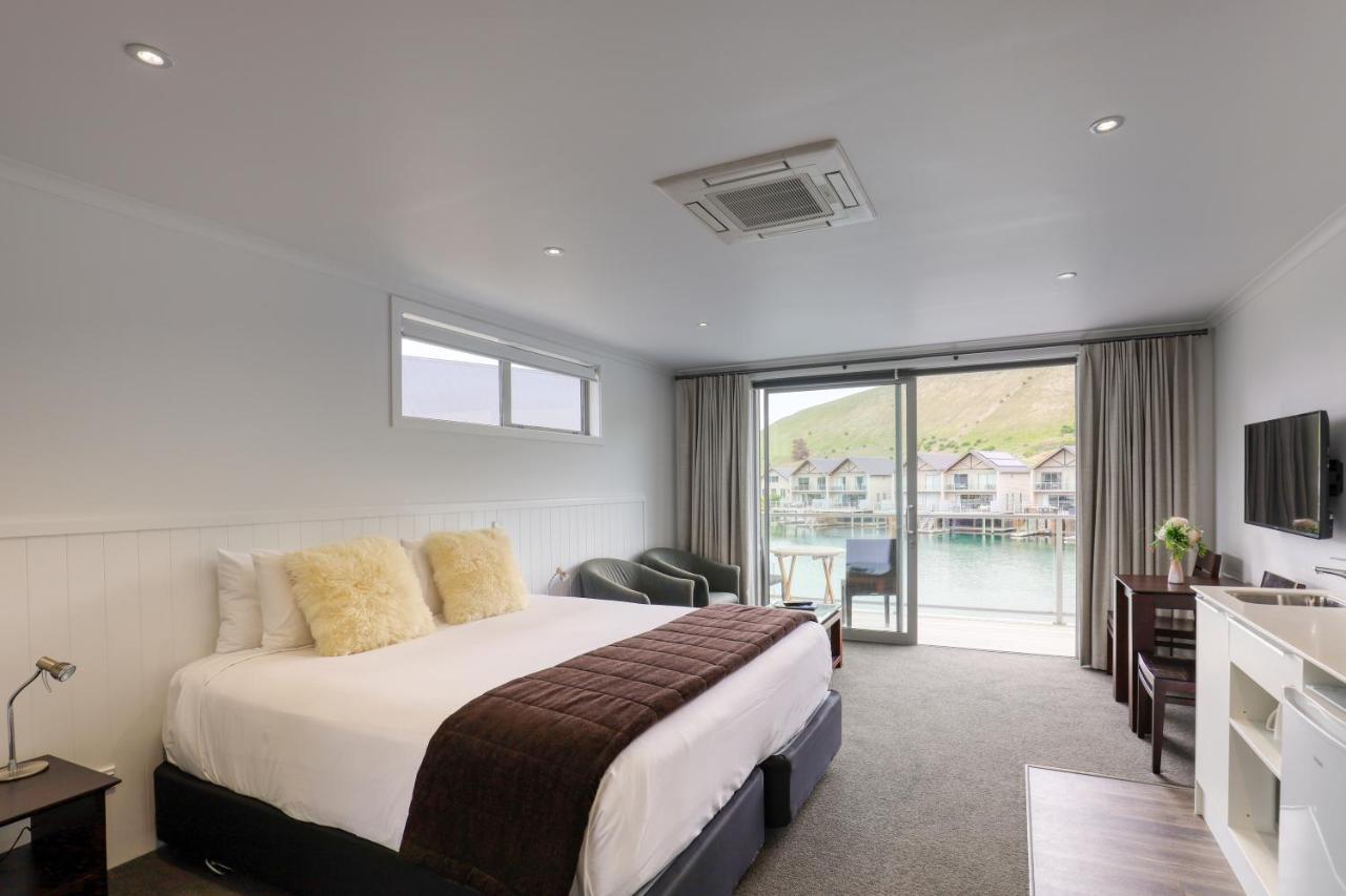 Marsden Lake Resort Central Otago クロムウェル エクステリア 写真 A typical hotel room