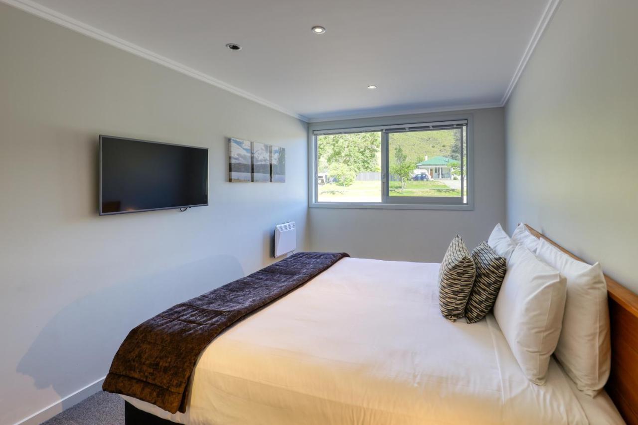 Marsden Lake Resort Central Otago クロムウェル エクステリア 写真 A bedroom at the hotel
