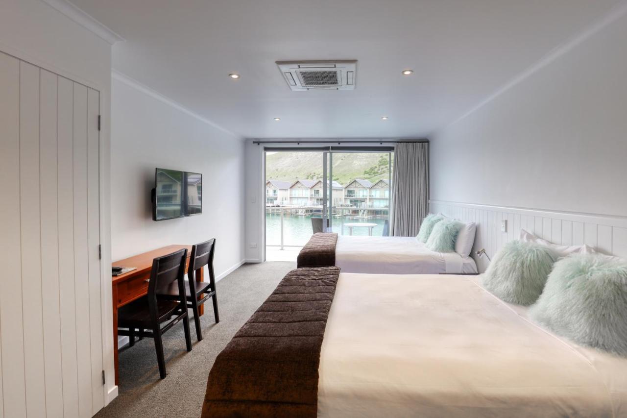 Marsden Lake Resort Central Otago クロムウェル エクステリア 写真 A typical room at the Bayview Hotel