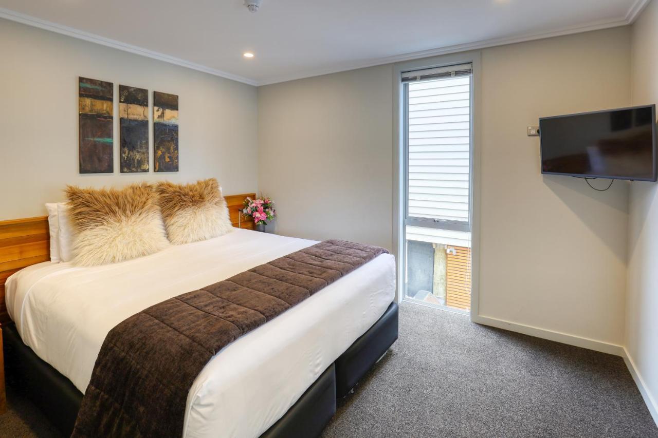 Marsden Lake Resort Central Otago クロムウェル エクステリア 写真 A typical bedroom at the hotel