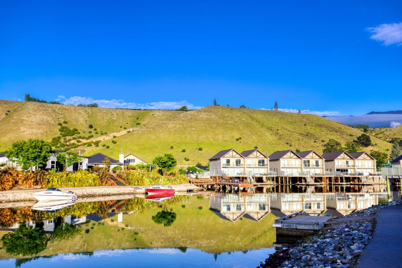 Marsden Lake Resort Central Otago クロムウェル エクステリア 写真 The Landing, a residential development in the town centre