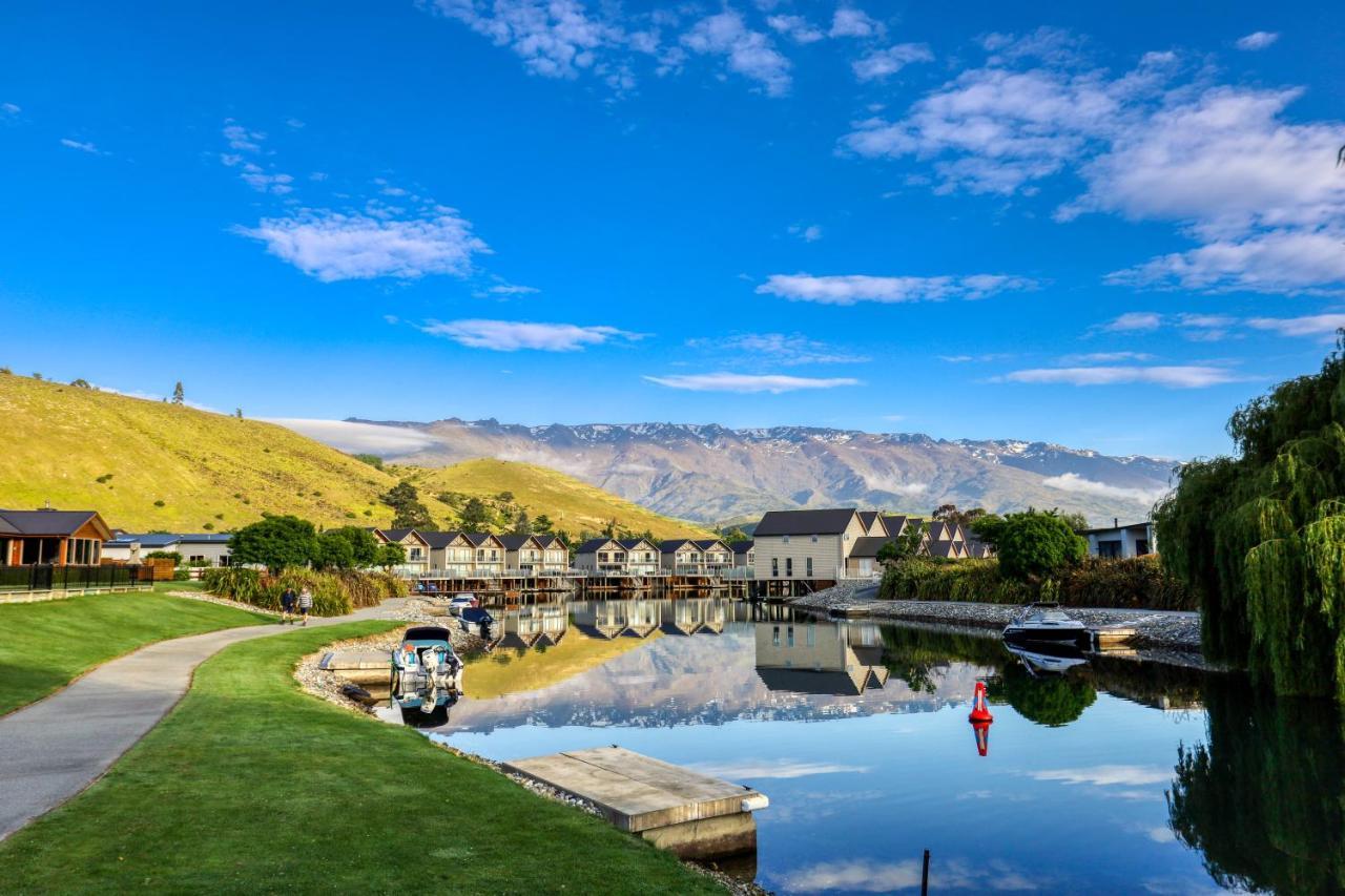 Marsden Lake Resort Central Otago クロムウェル エクステリア 写真 The village of Jack's Point