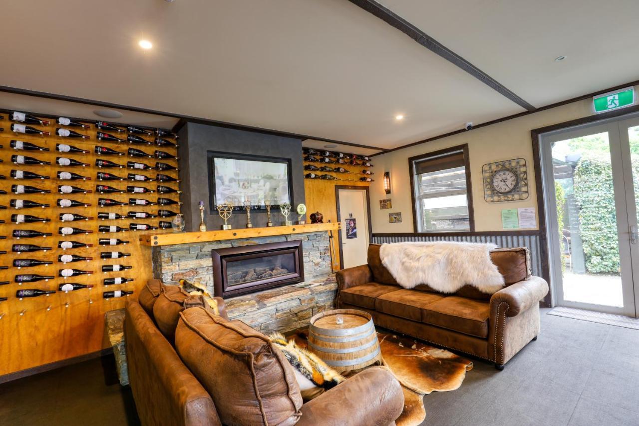 Marsden Lake Resort Central Otago クロムウェル エクステリア 写真 The tasting room at the Te Muna Road winery